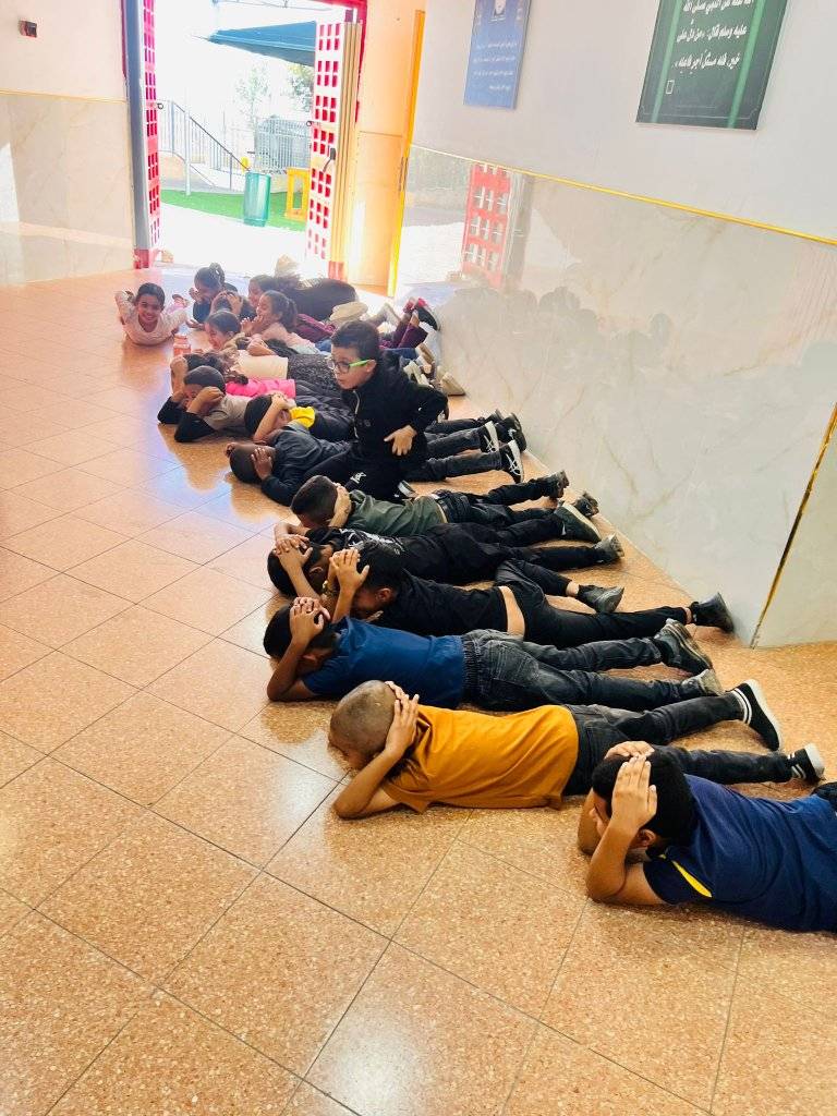 Read more about the article تدريب الطلاب لتمرين طوارئ